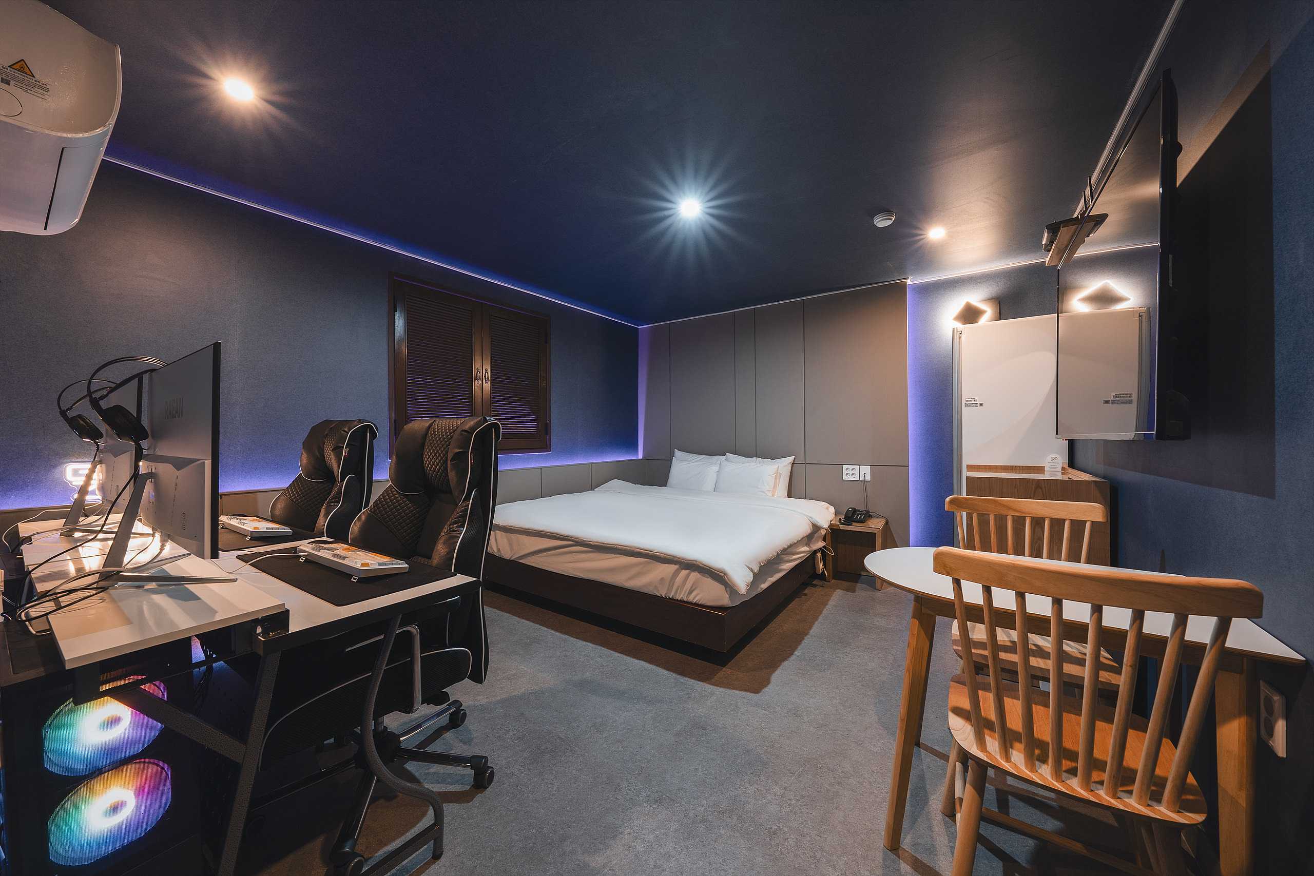 room detail thumbnail 1