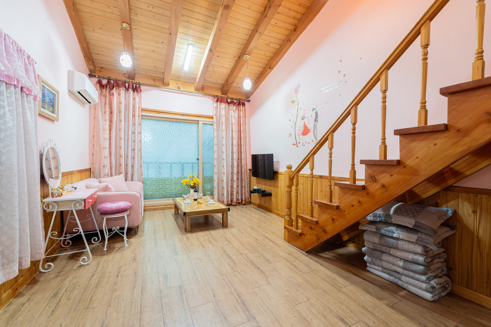 room detail thumbnail 2