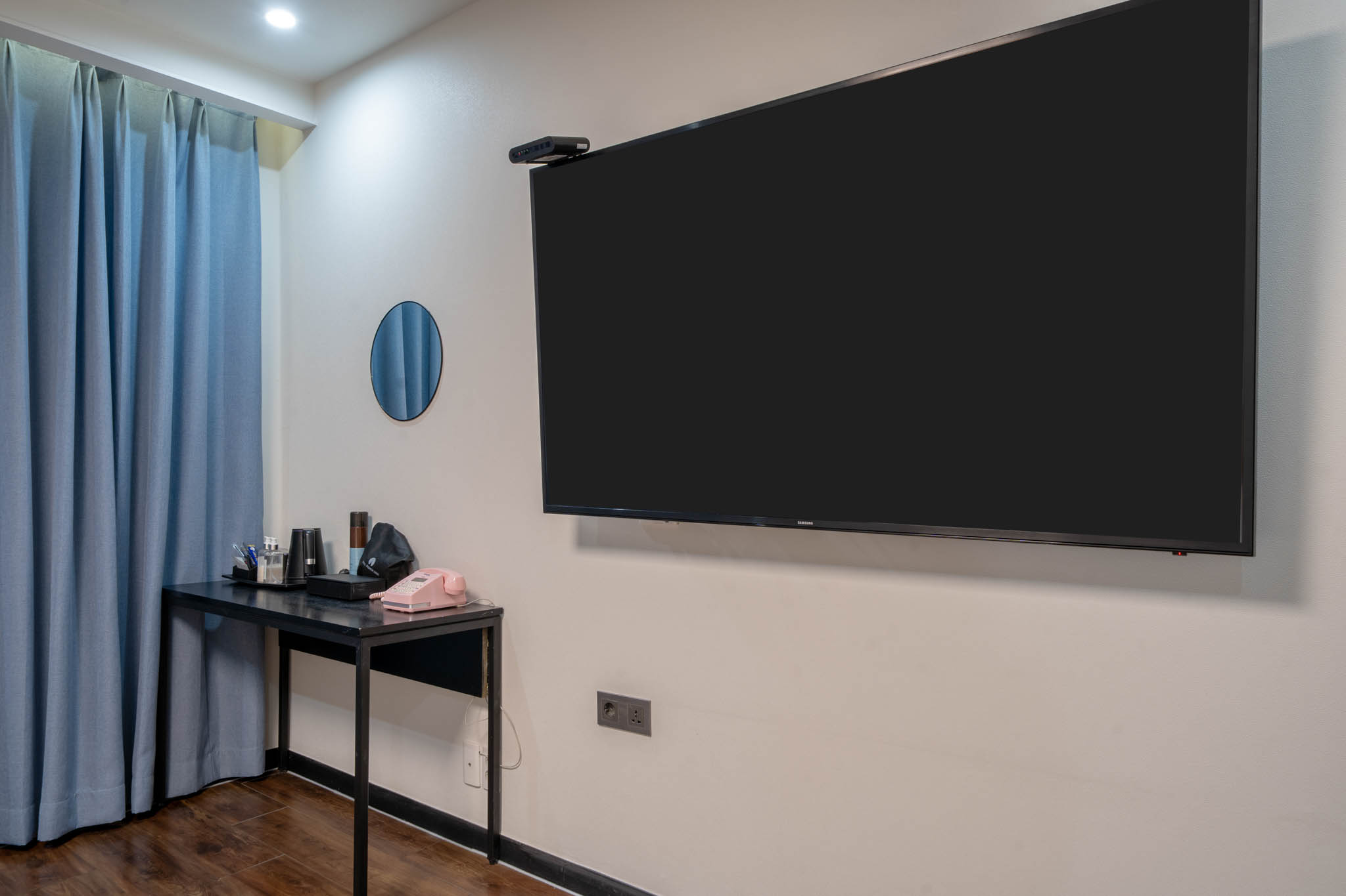 room detail thumbnail 1