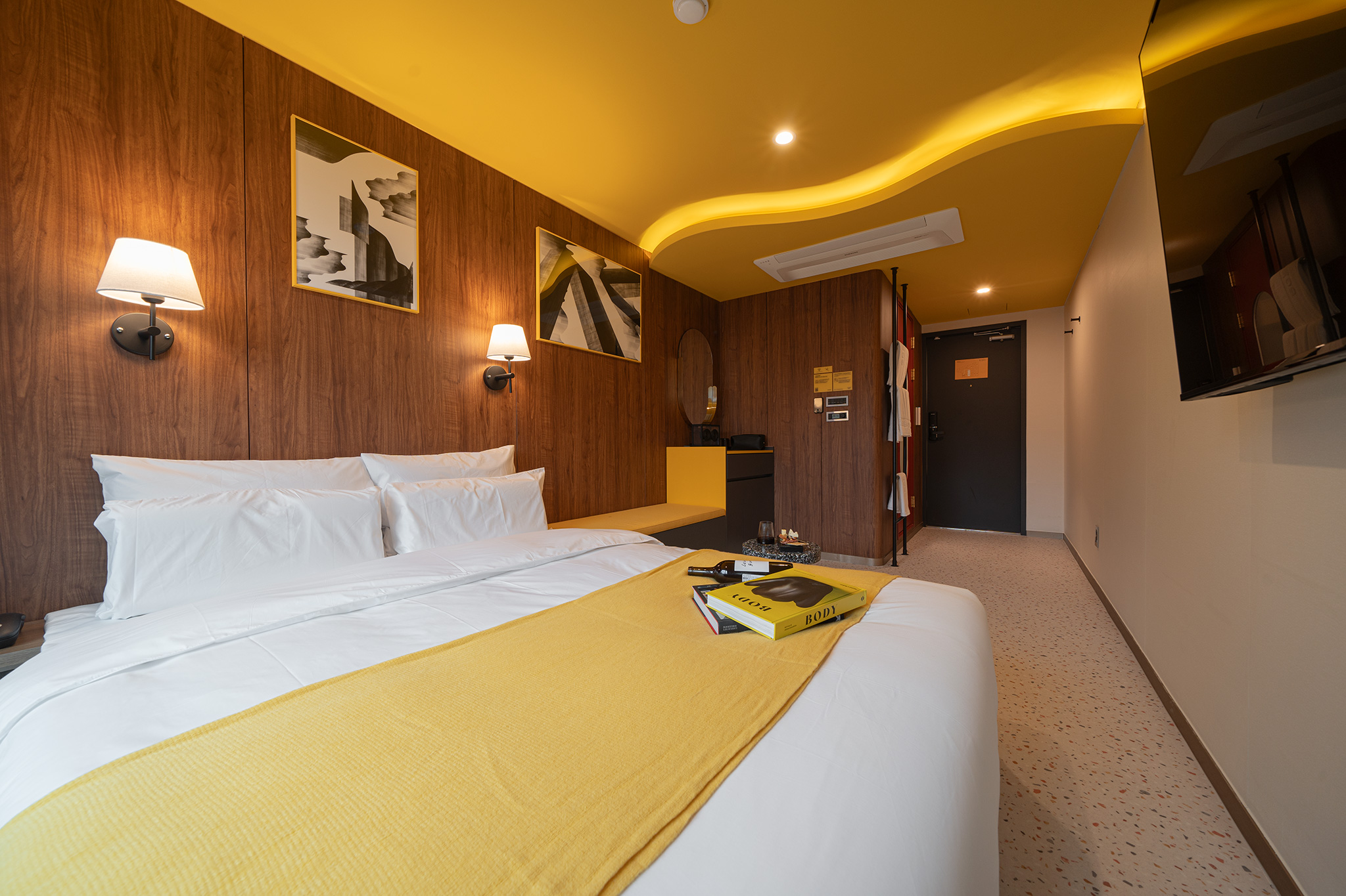 room detail thumbnail 2