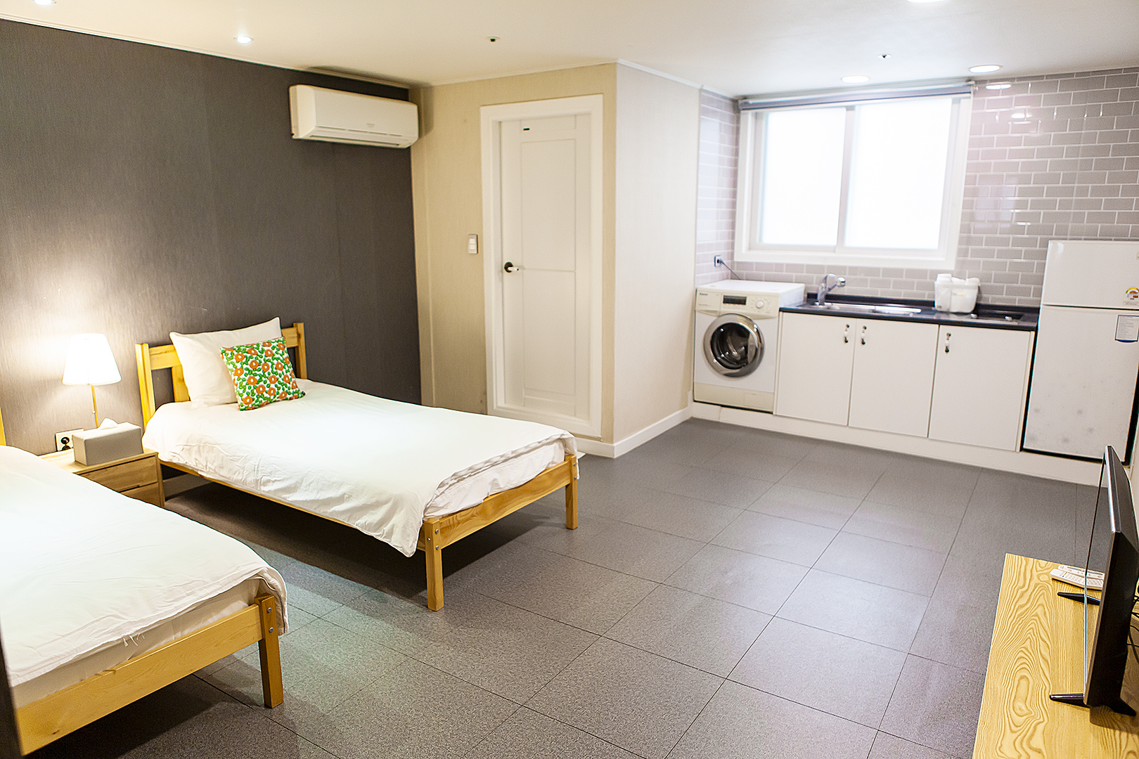 405호(공용주방에서 간단한 취사가능)