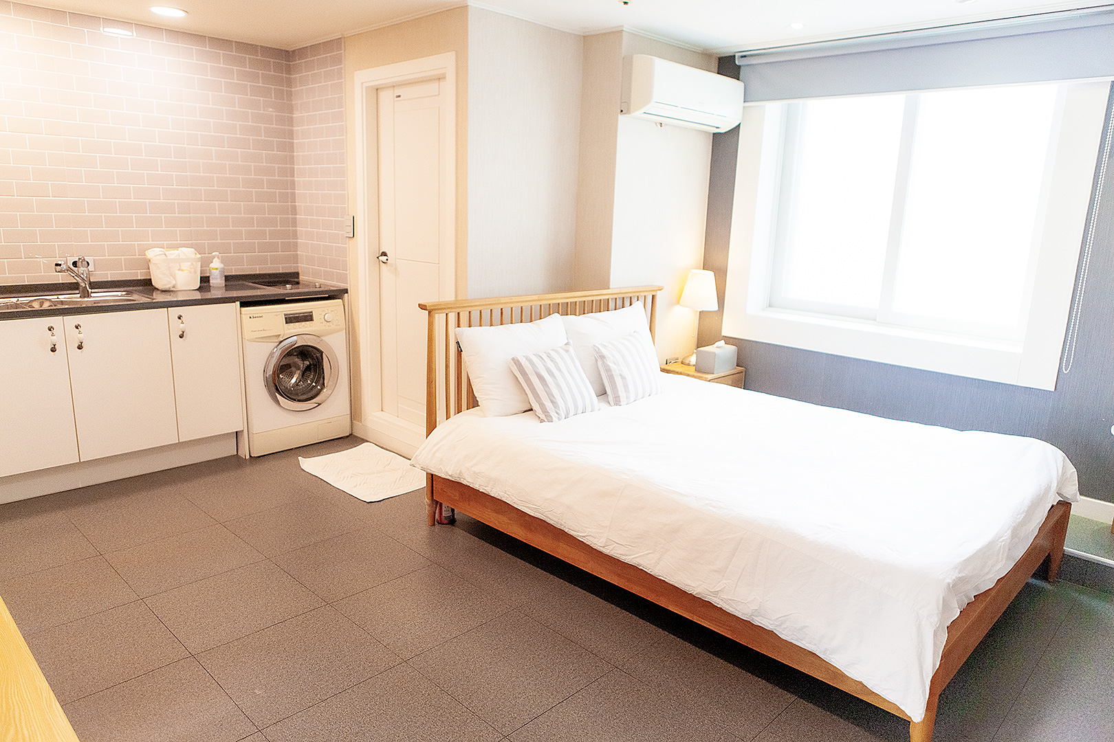 406호(공용주방에서 간단한 취사가능)