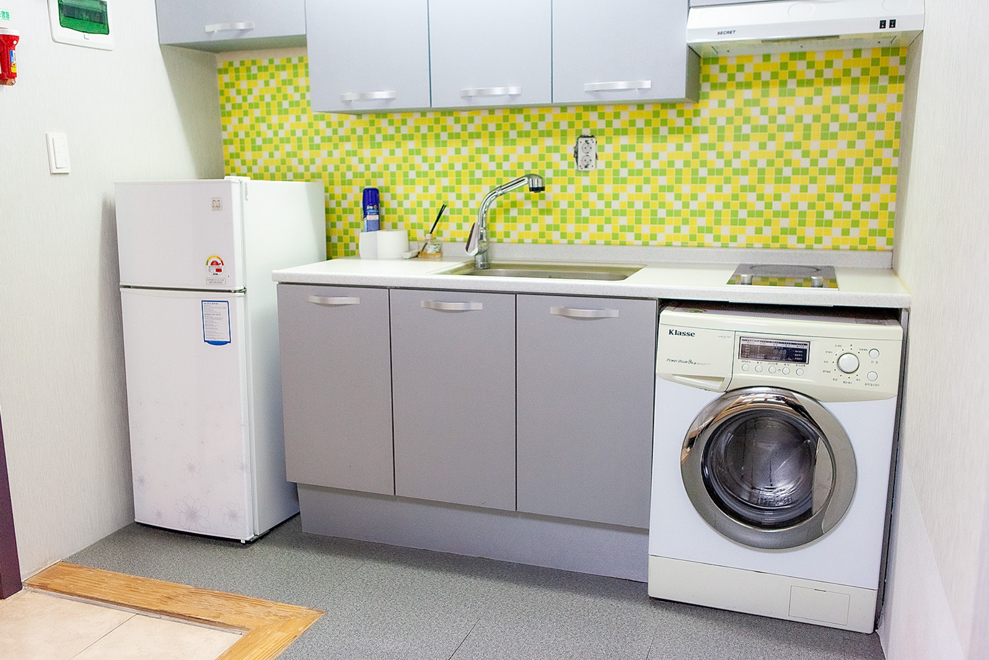 room detail thumbnail 2