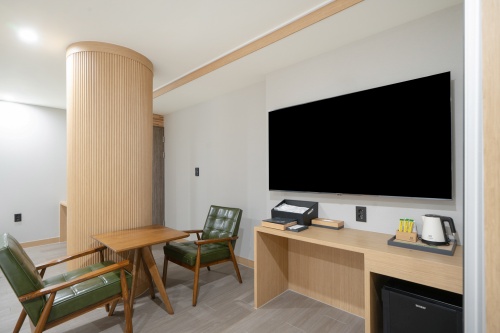 room detail thumbnail 2