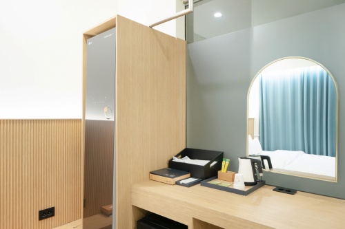 room detail thumbnail 2