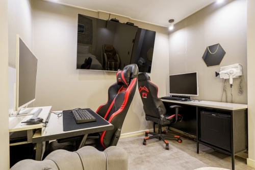 room detail thumbnail 2