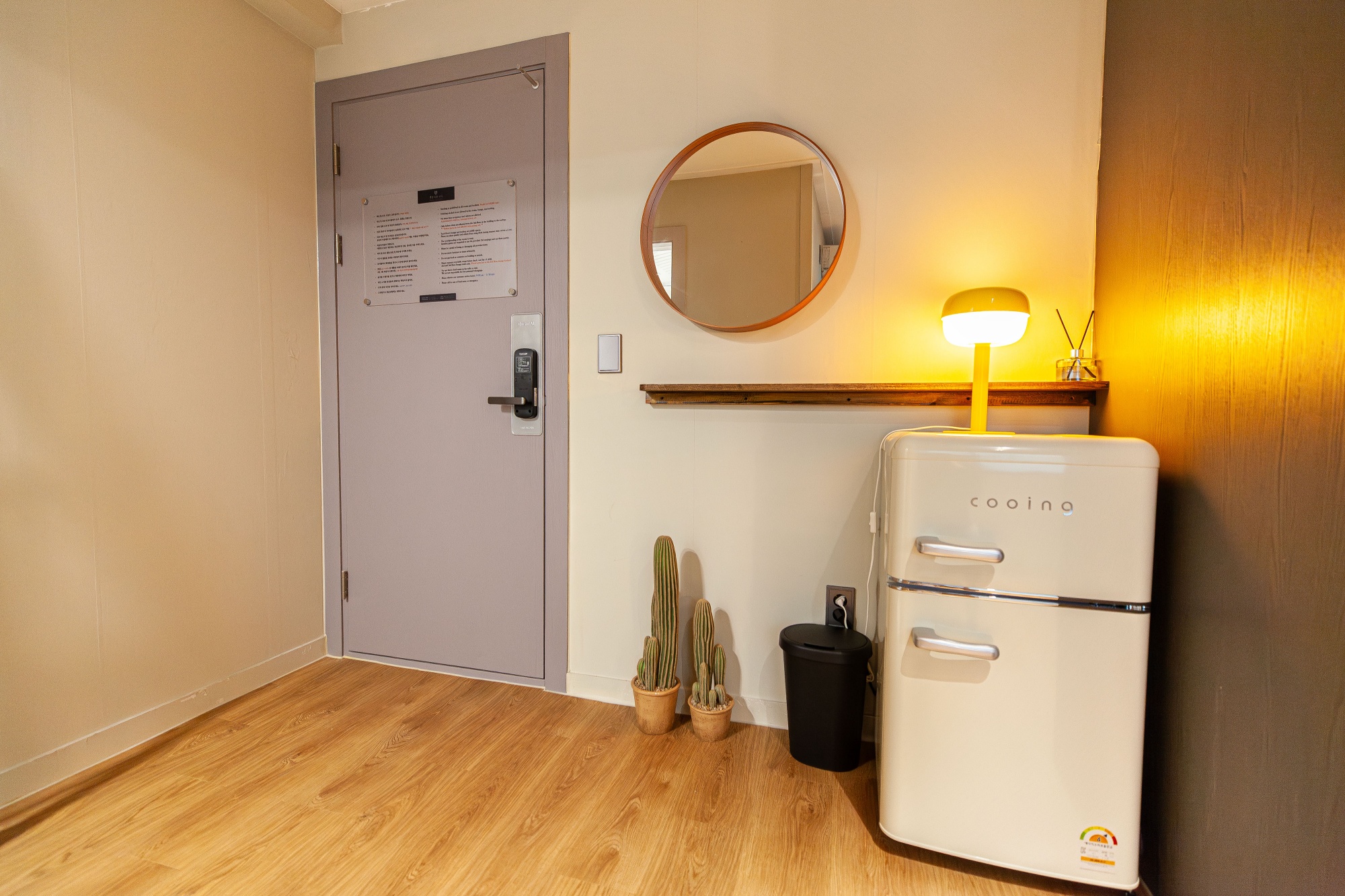 room detail thumbnail 2