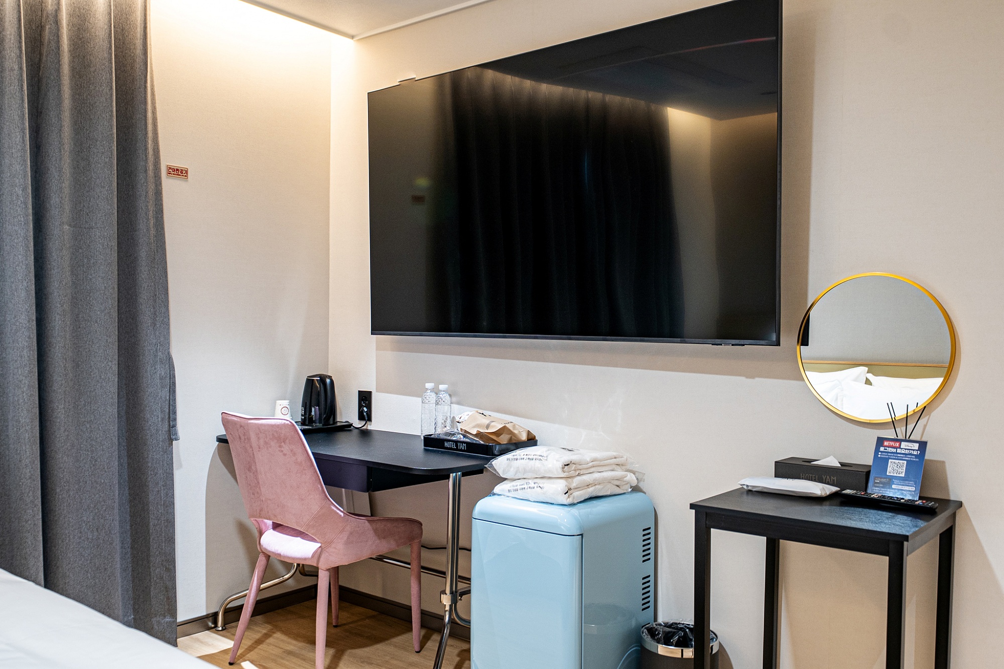 room detail thumbnail 1