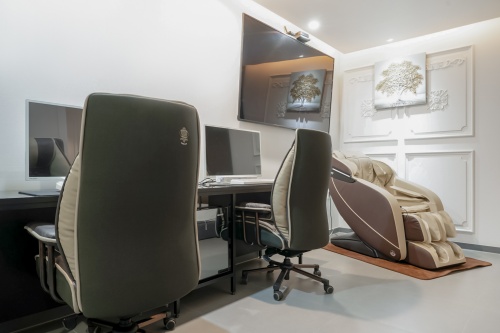 room detail thumbnail 2