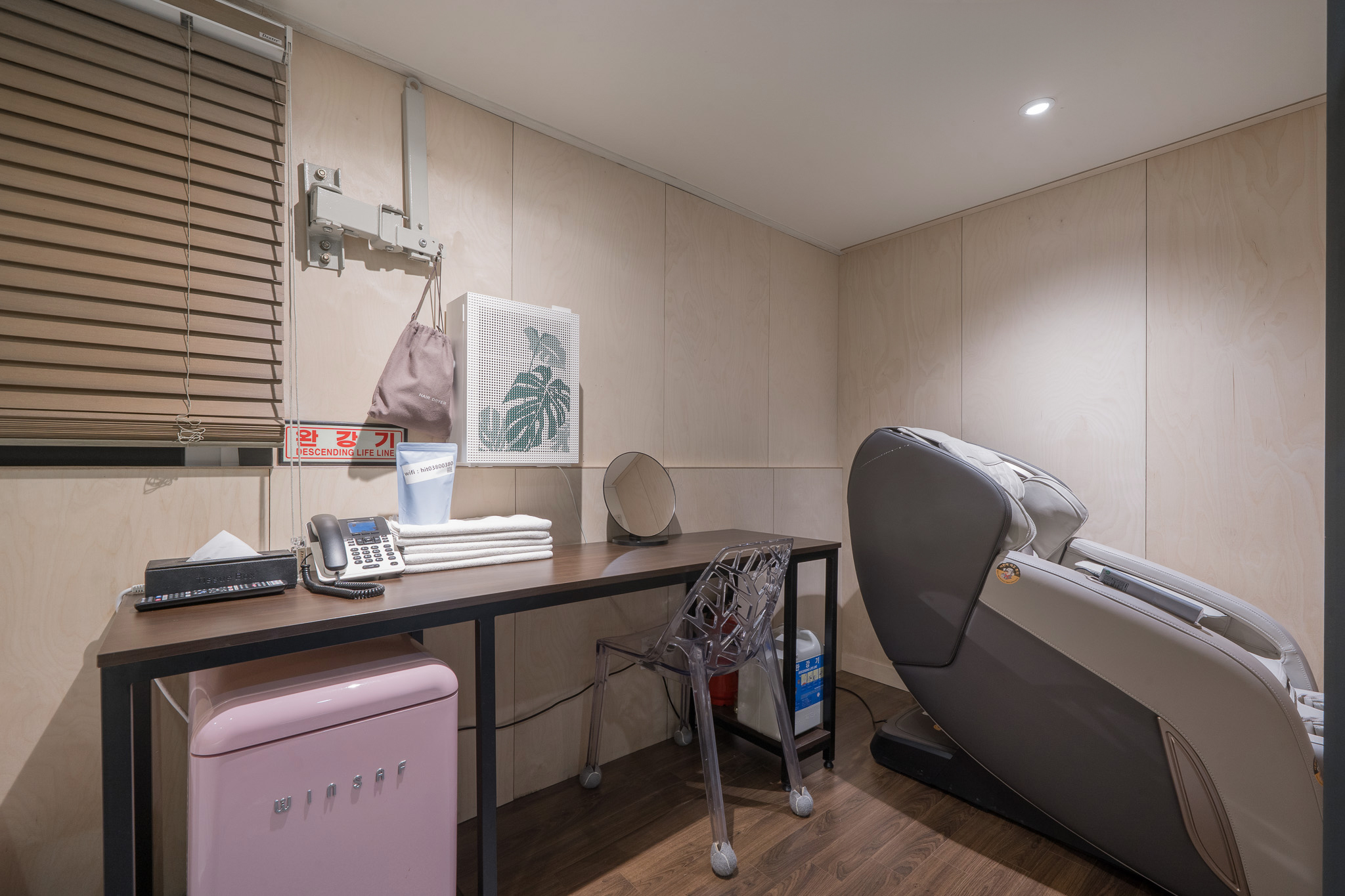 room detail thumbnail 1