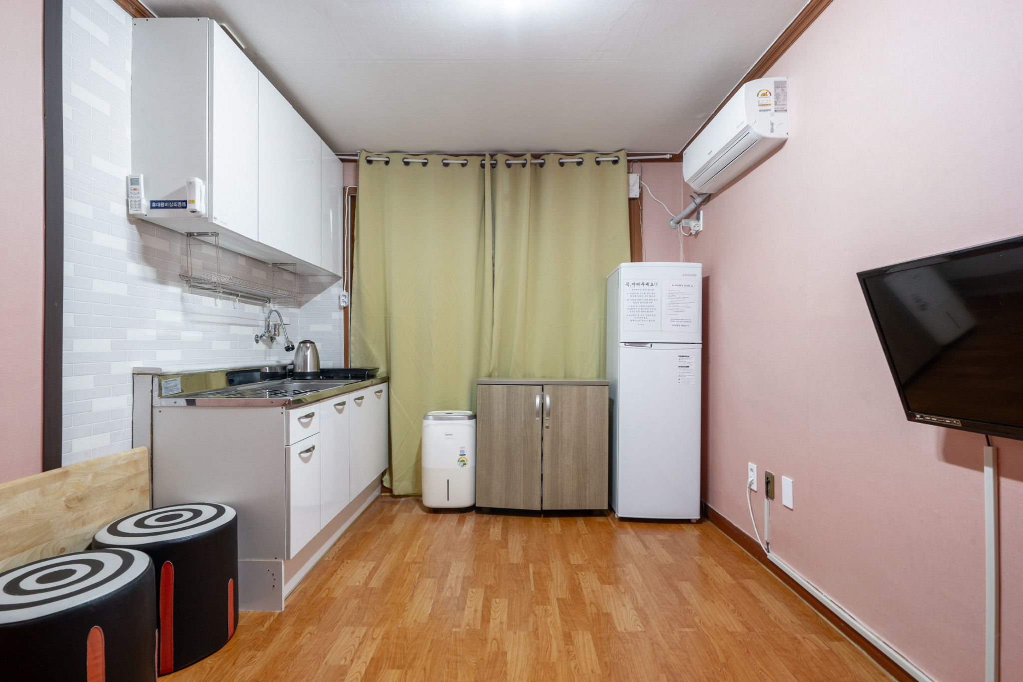 room detail thumbnail 1