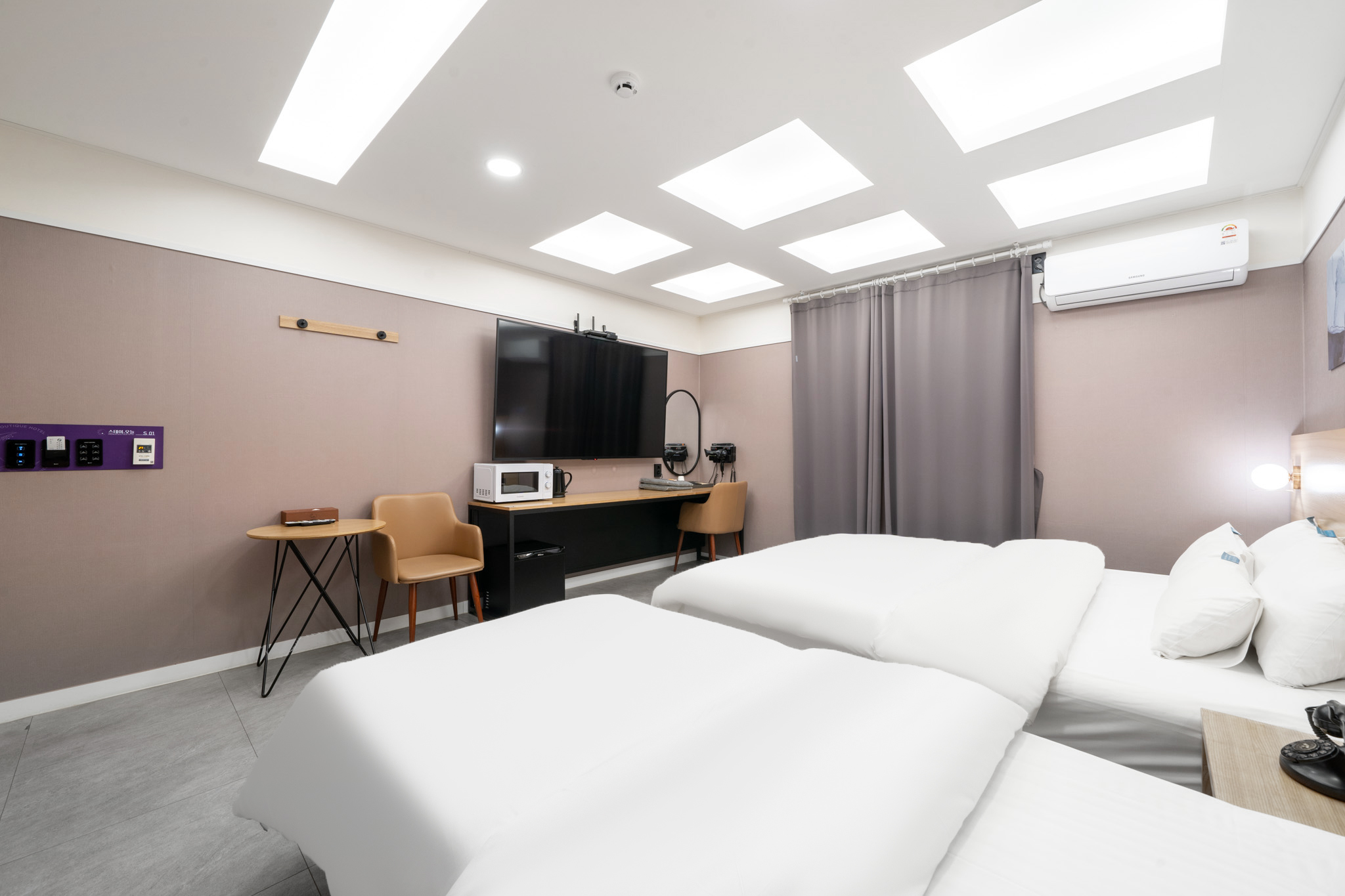 room detail thumbnail 2