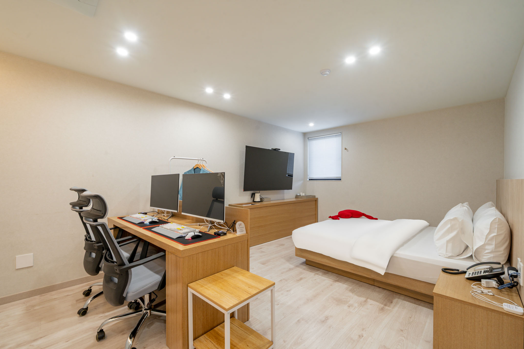 room detail thumbnail 0