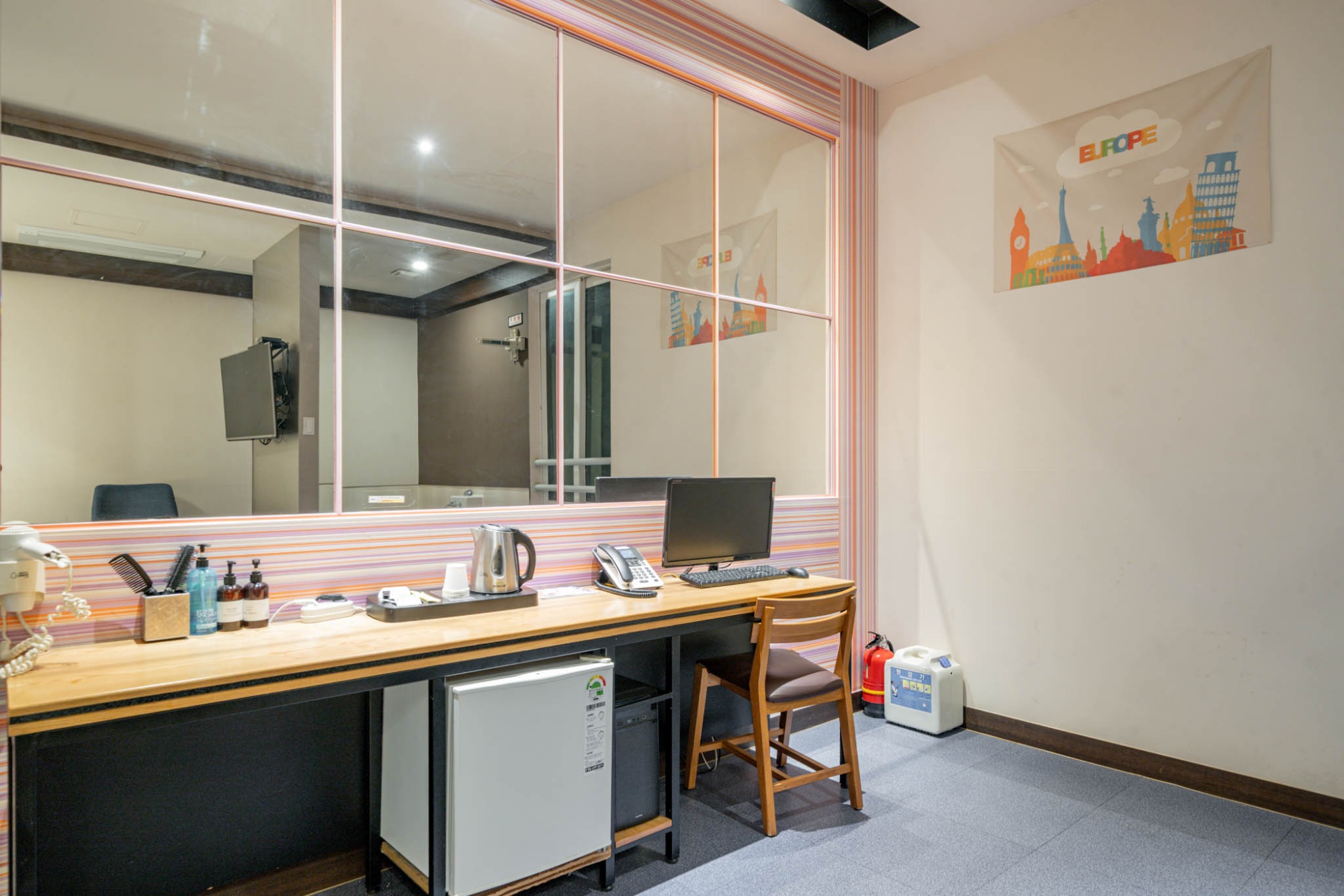 room detail thumbnail 2