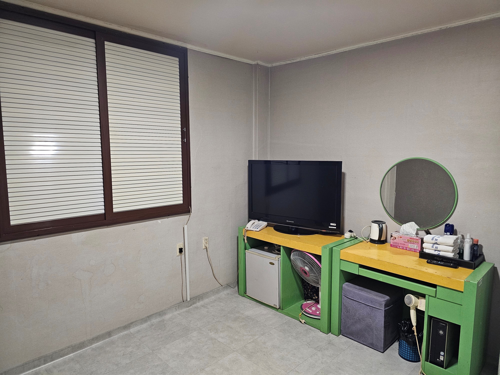 room detail thumbnail 1