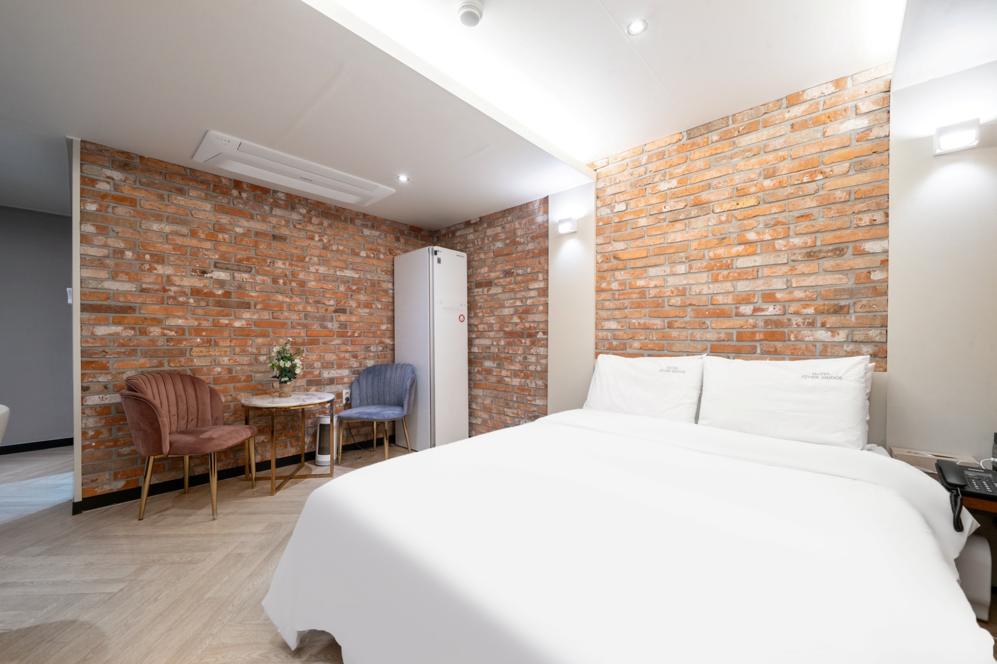 스위트(조식무료(숙박이용 시), 스타일러, 게이밍2PC, 넷플릭스무료, 스파욕조)