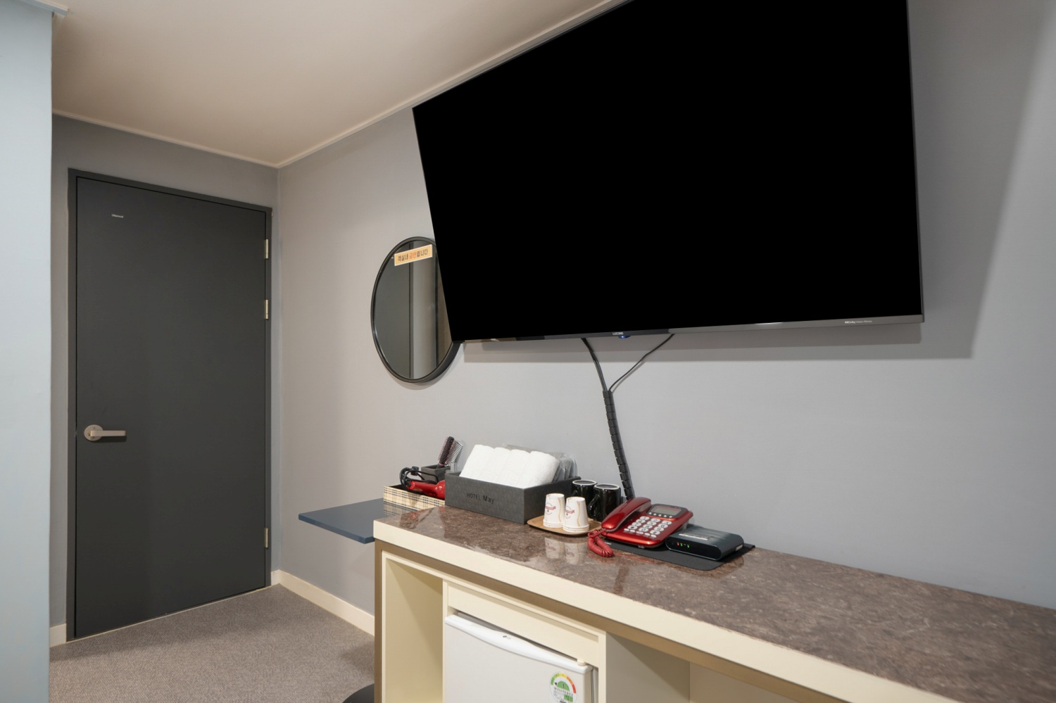 room detail thumbnail 2