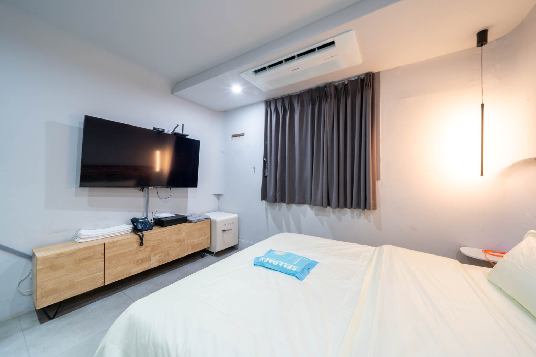 room detail thumbnail 2