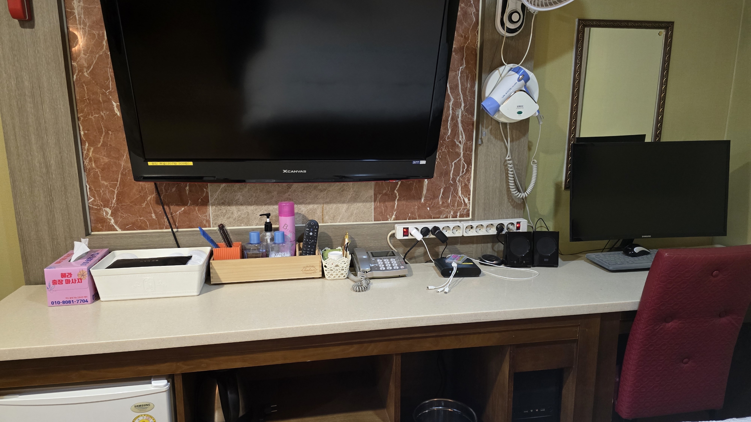 room detail thumbnail 2