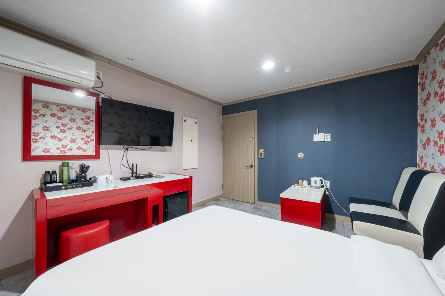 room detail thumbnail 2