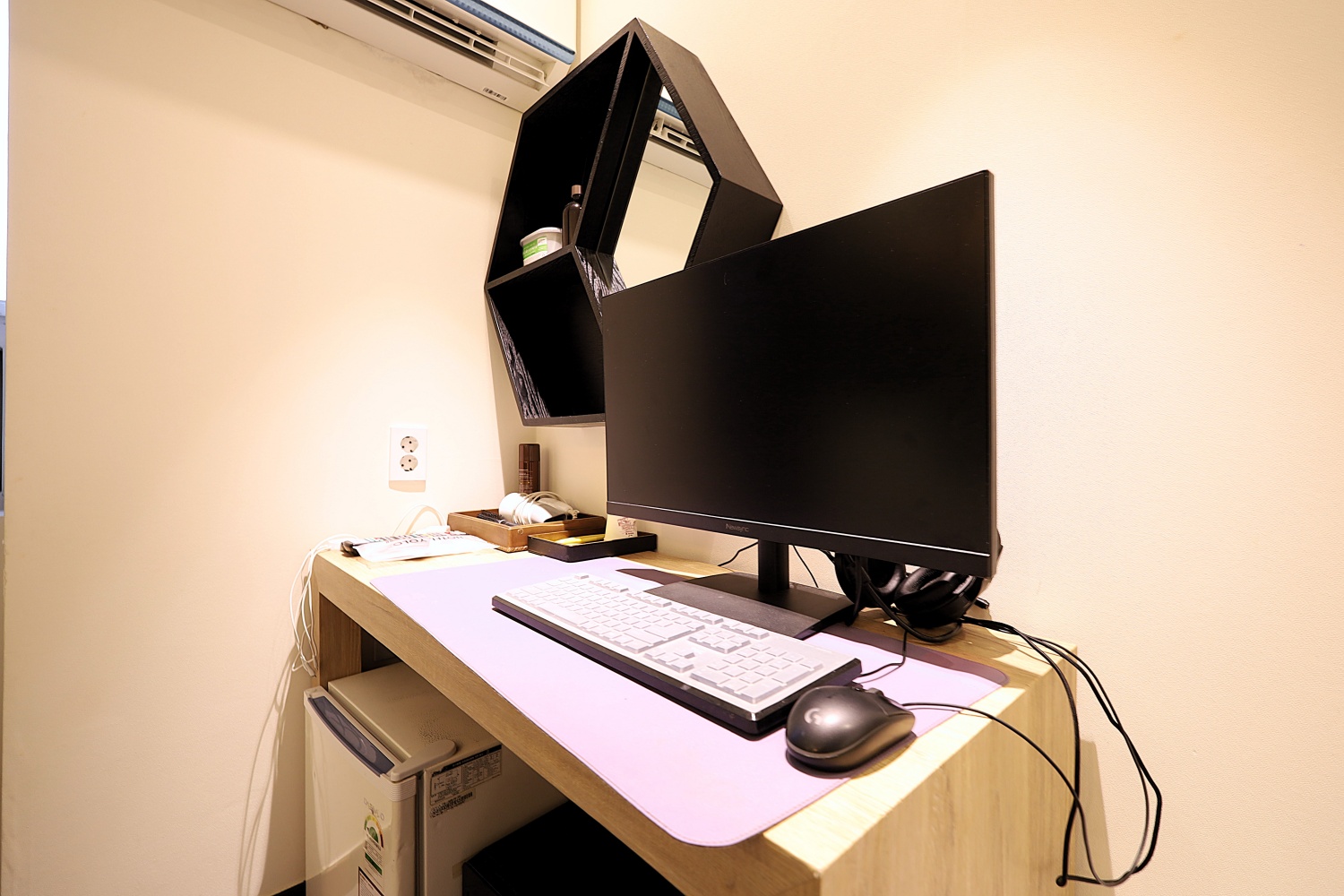 room detail thumbnail 2