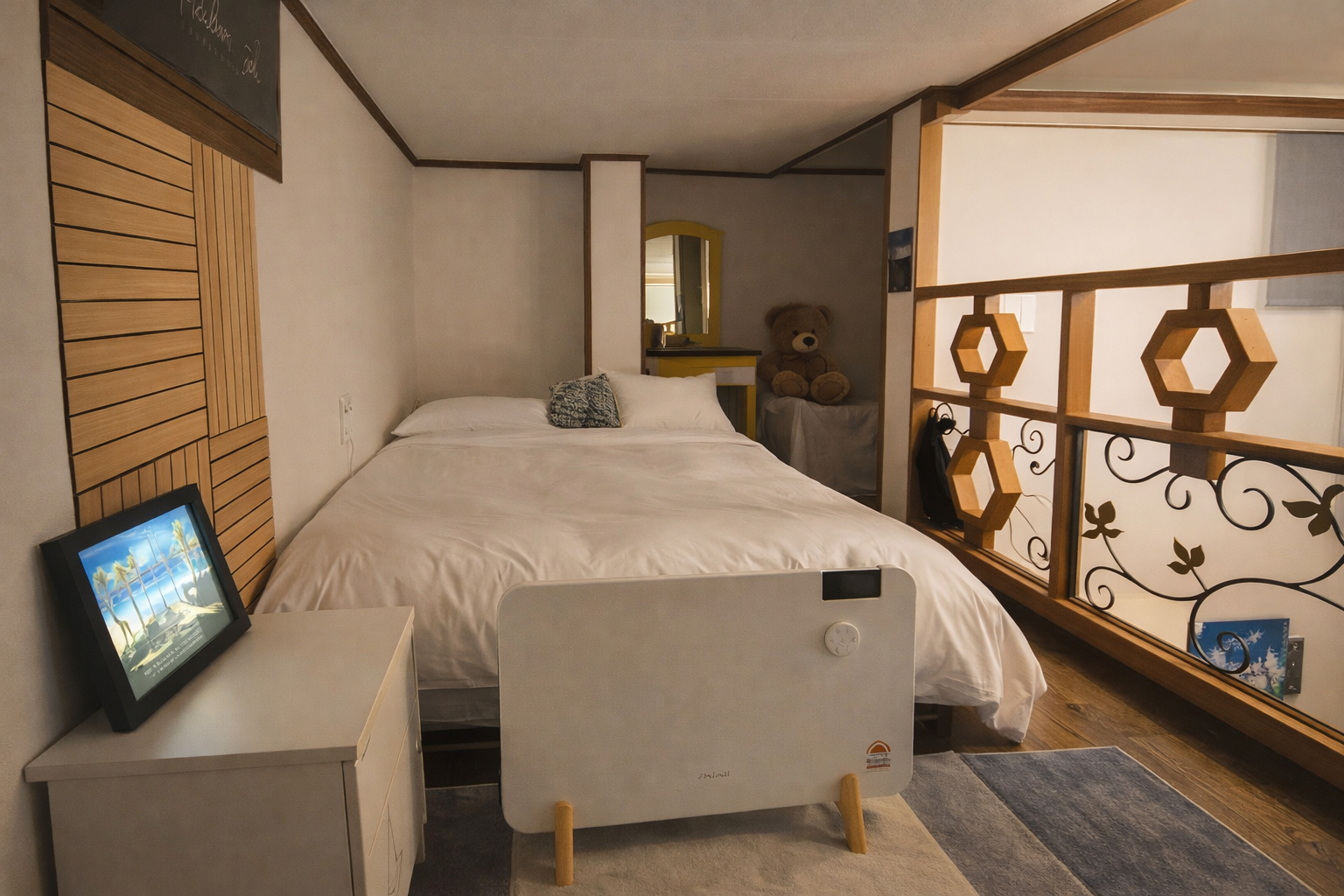 room detail thumbnail 2