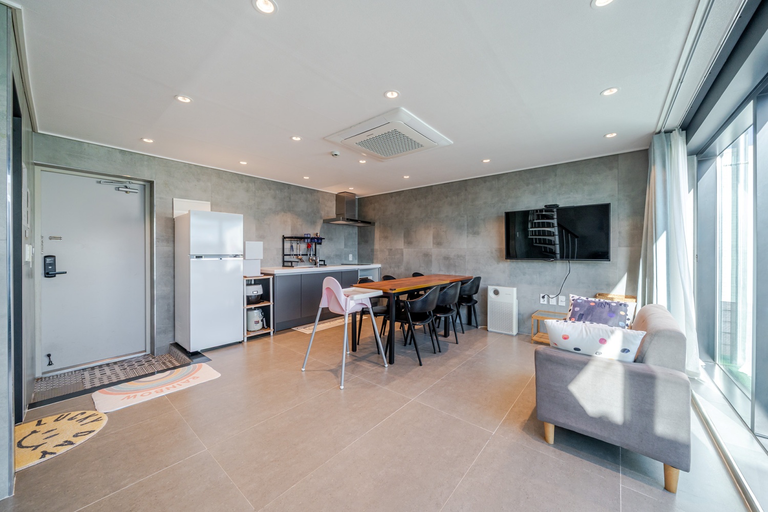 room detail thumbnail 1