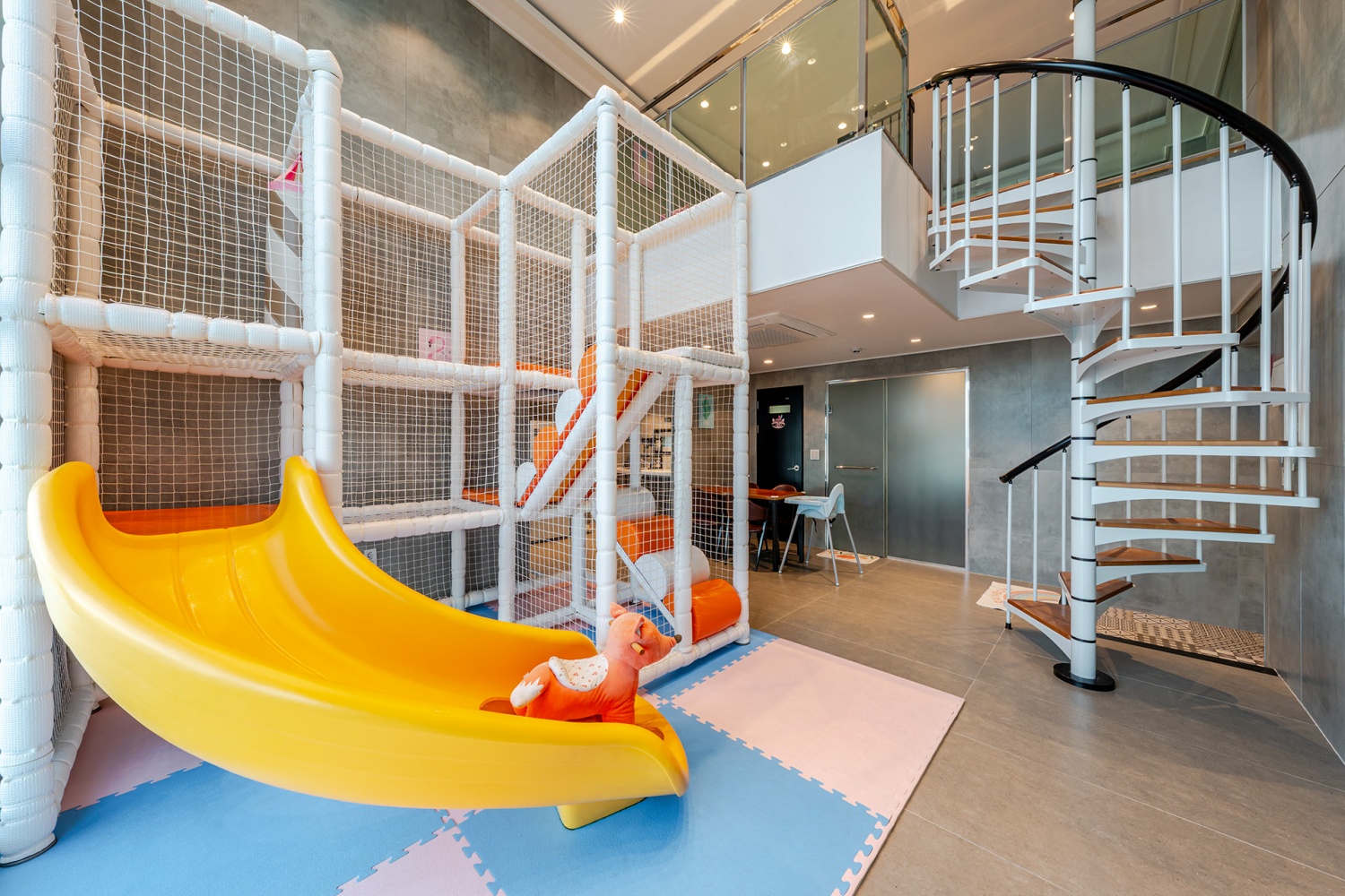 room detail thumbnail 2