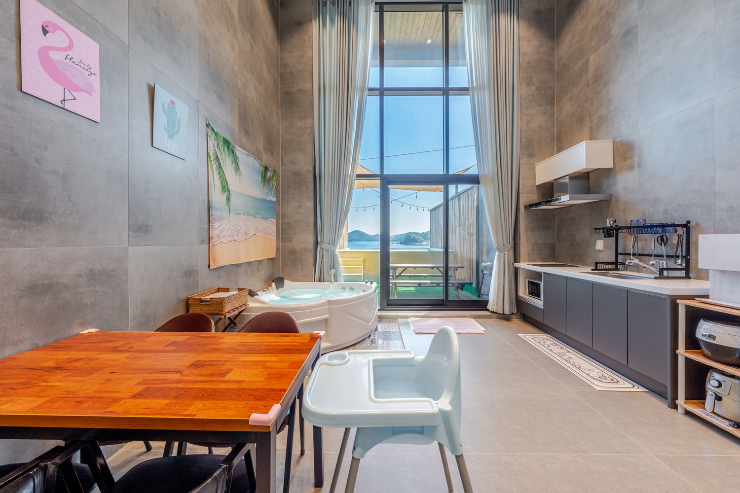 room detail thumbnail 2