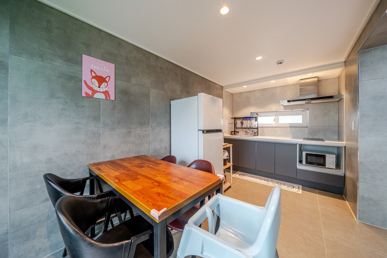 room detail thumbnail 2