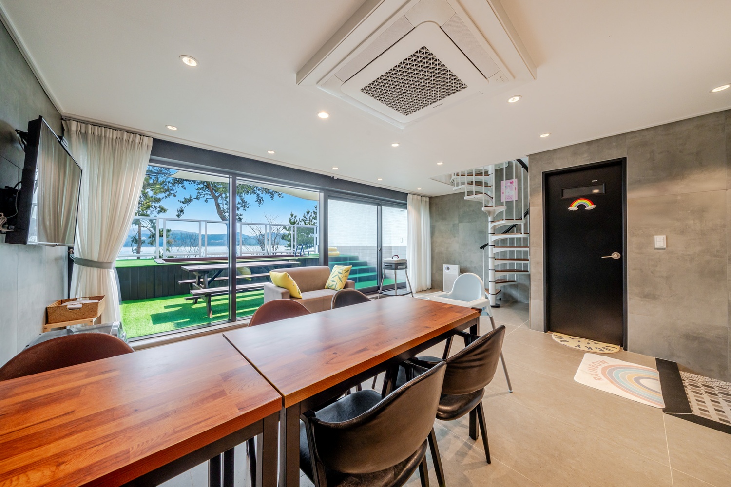 room detail thumbnail 1