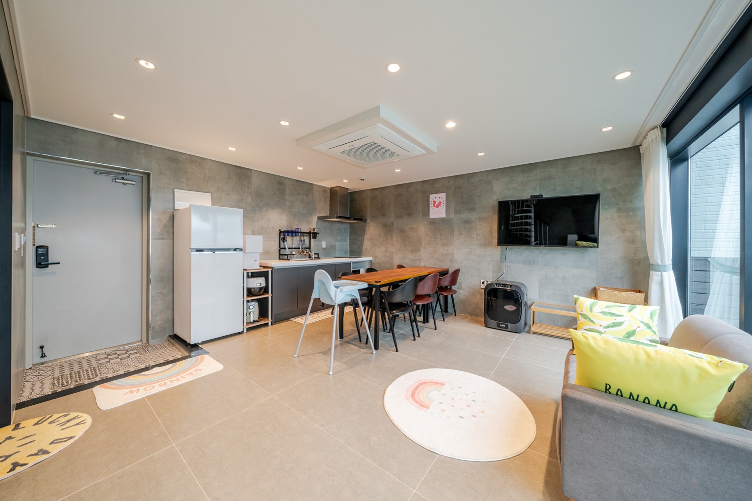 room detail thumbnail 2