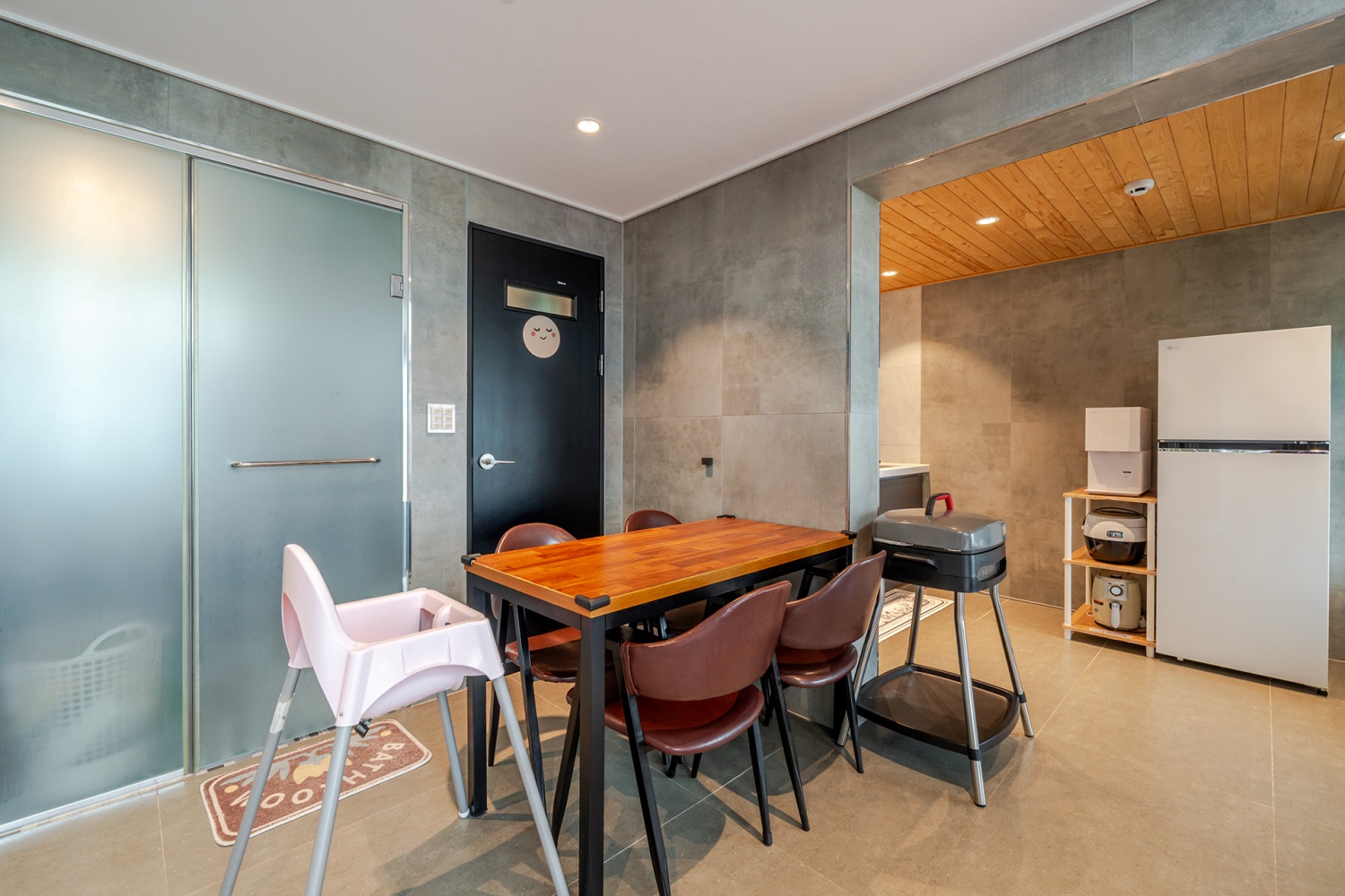 room detail thumbnail 1