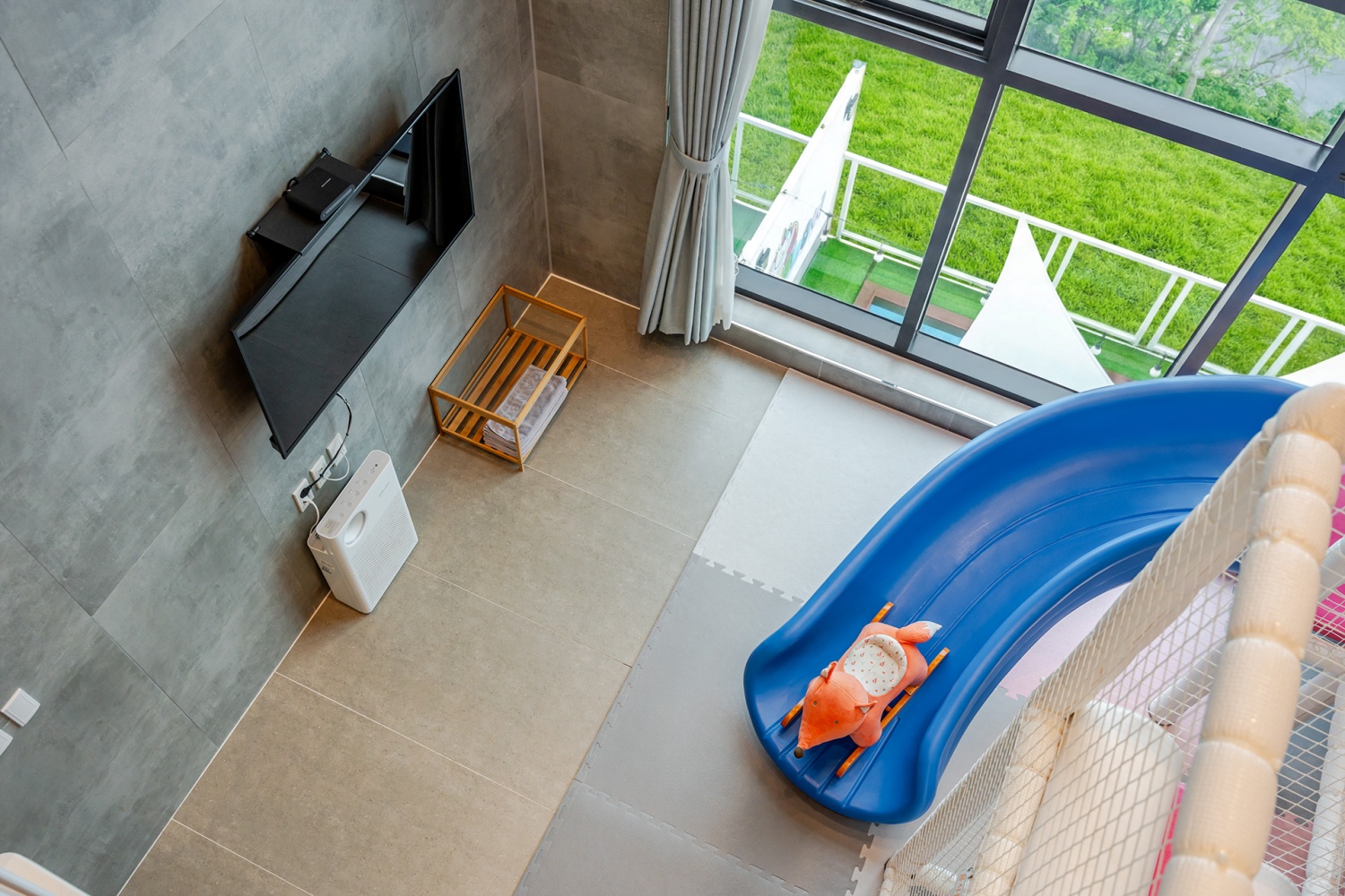 room detail thumbnail 2