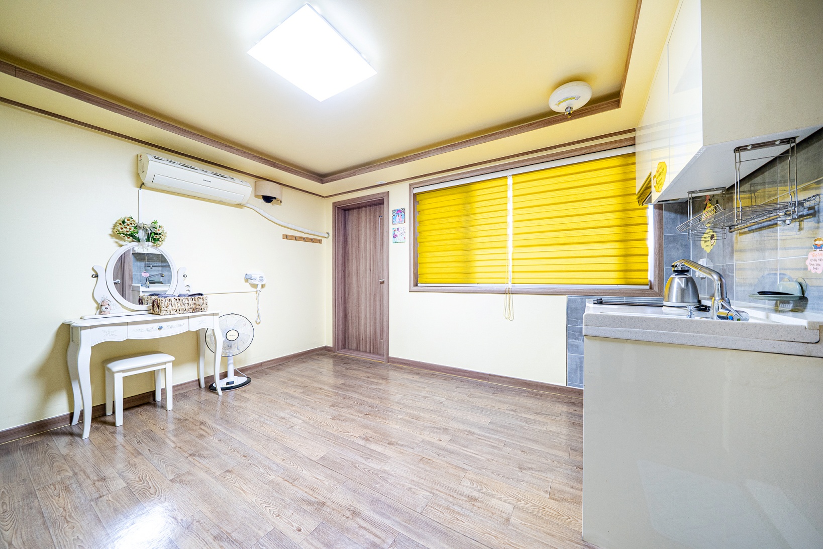 room detail thumbnail 1