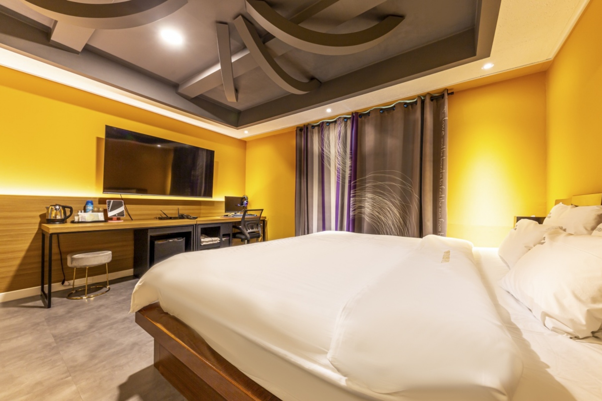 room detail thumbnail 2