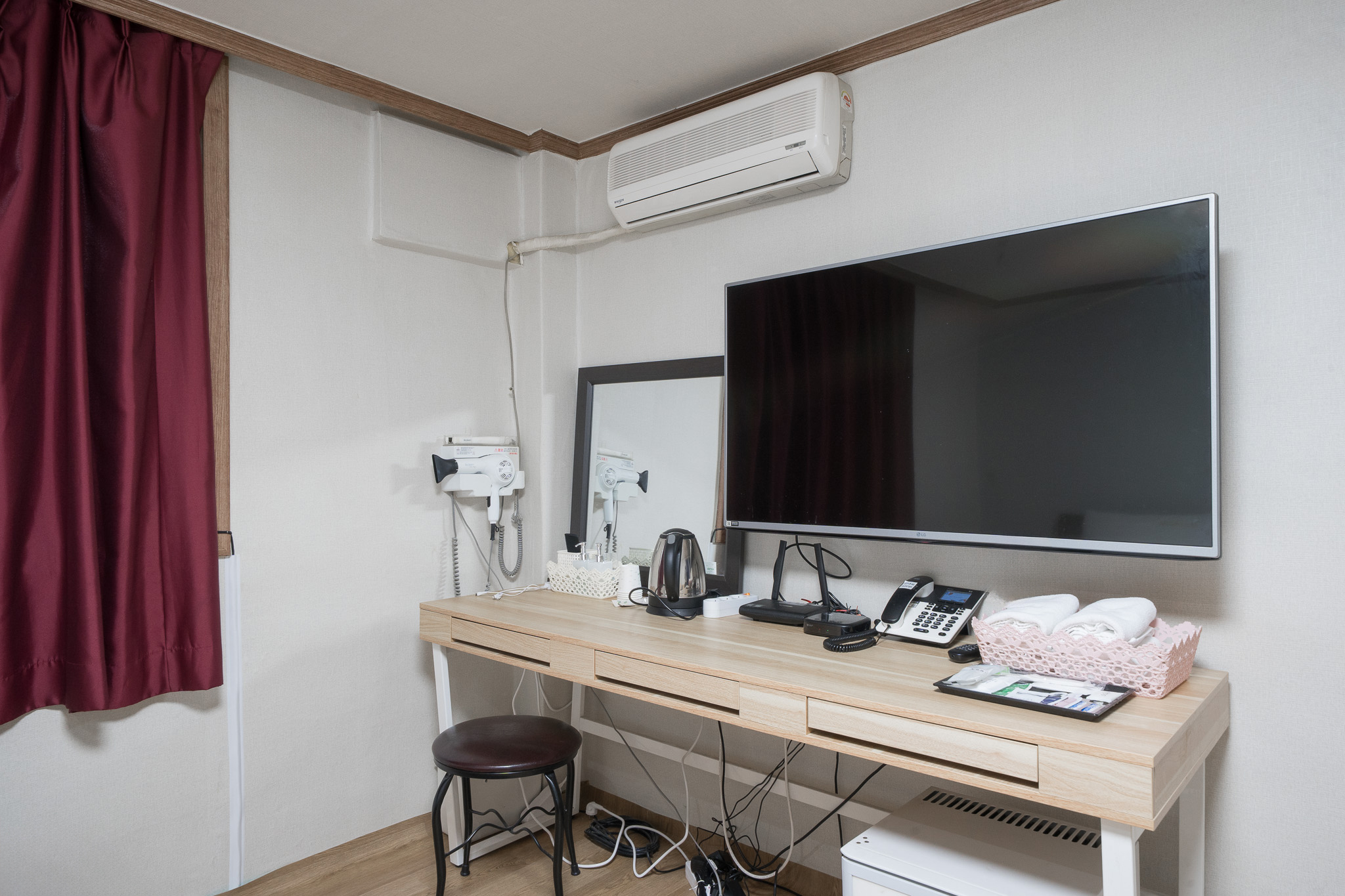 room detail thumbnail 2