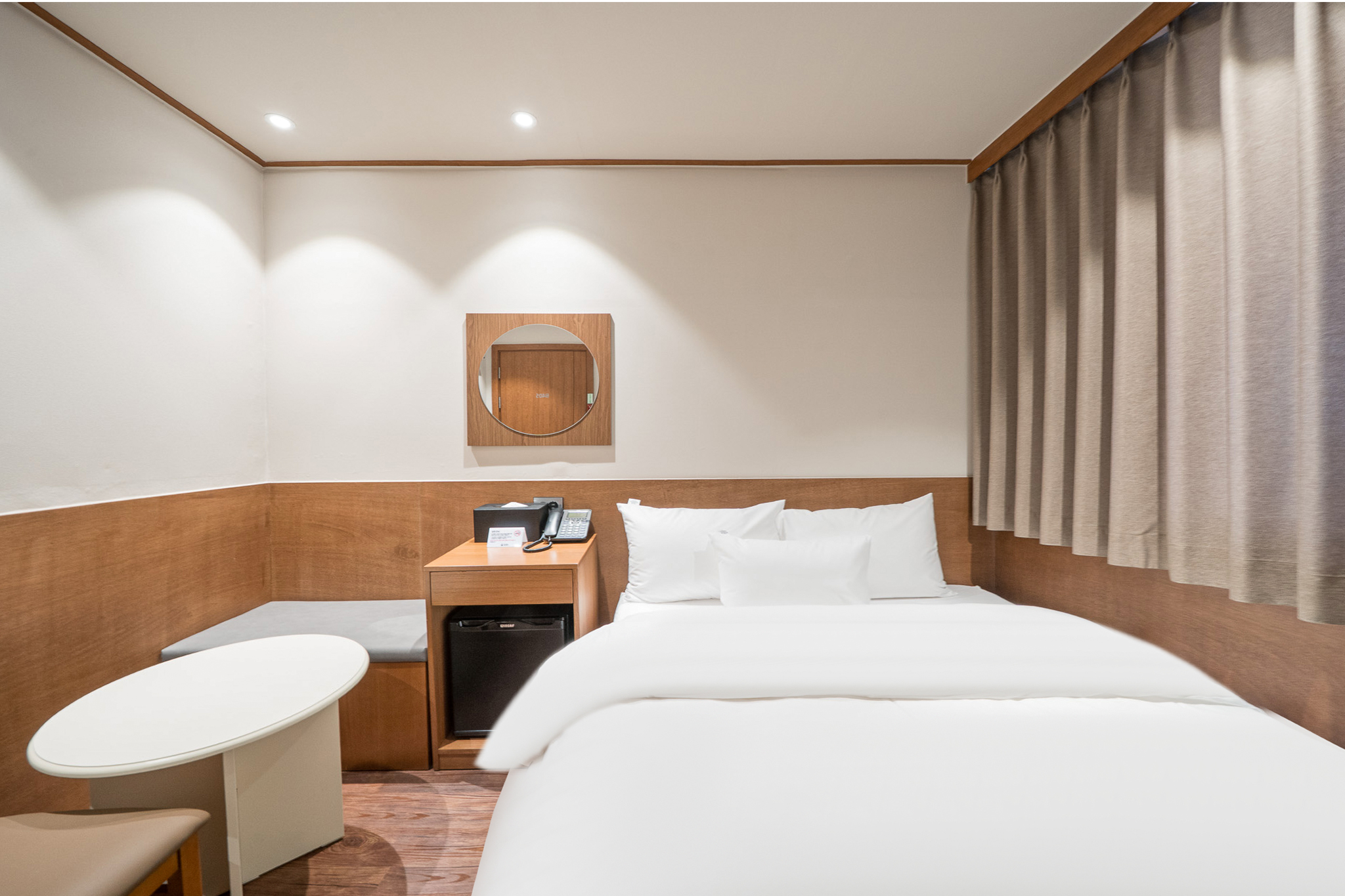 room detail thumbnail 1