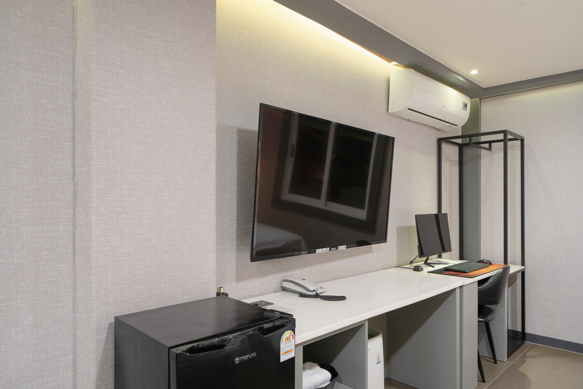 room detail thumbnail 2