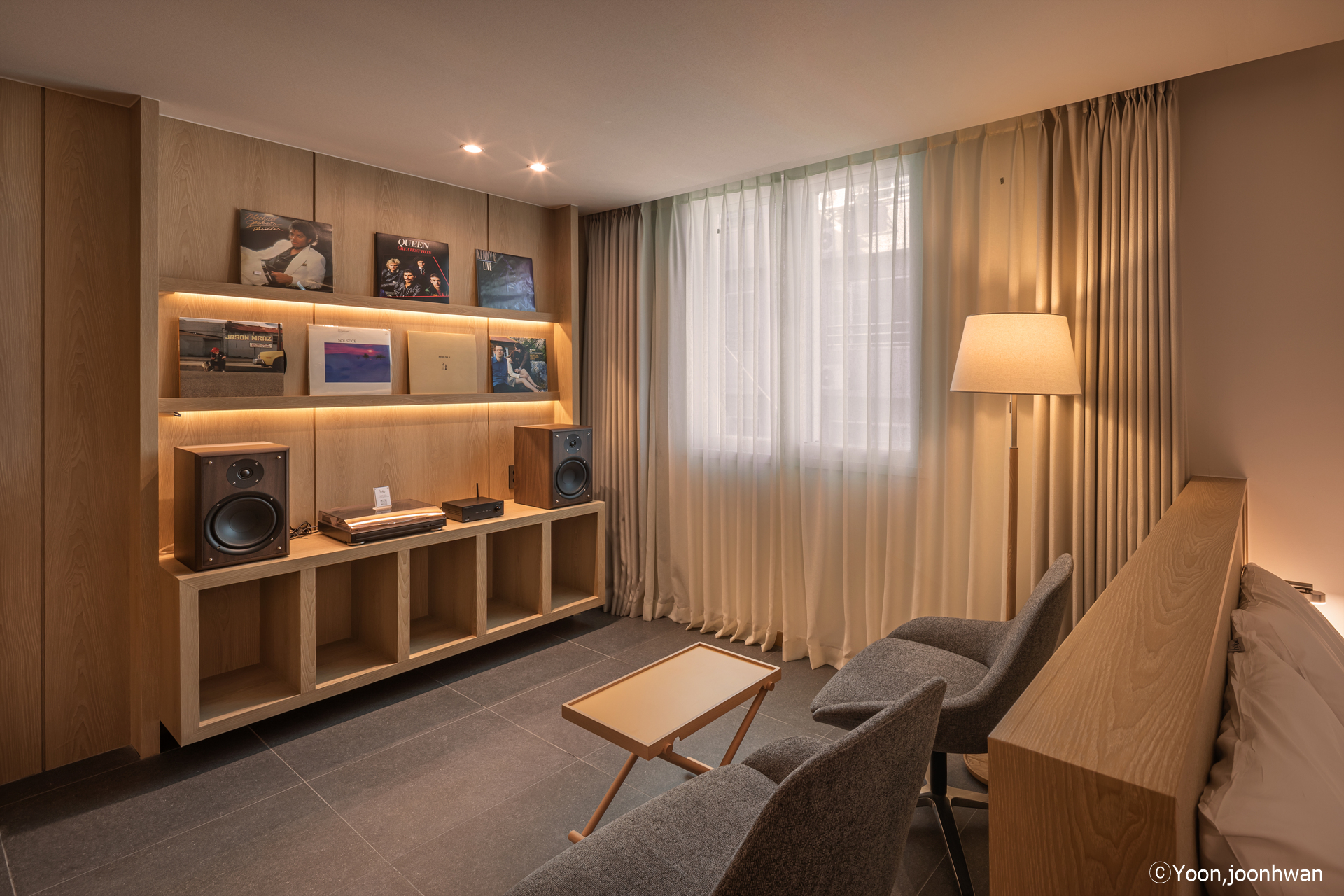 room detail thumbnail 1