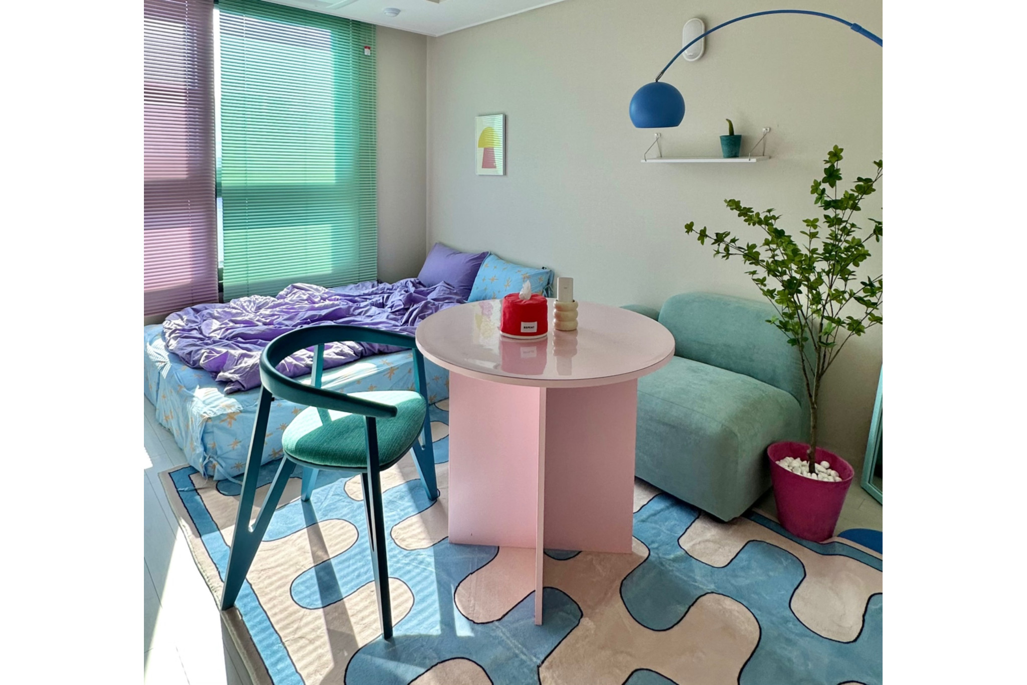 room detail thumbnail 1