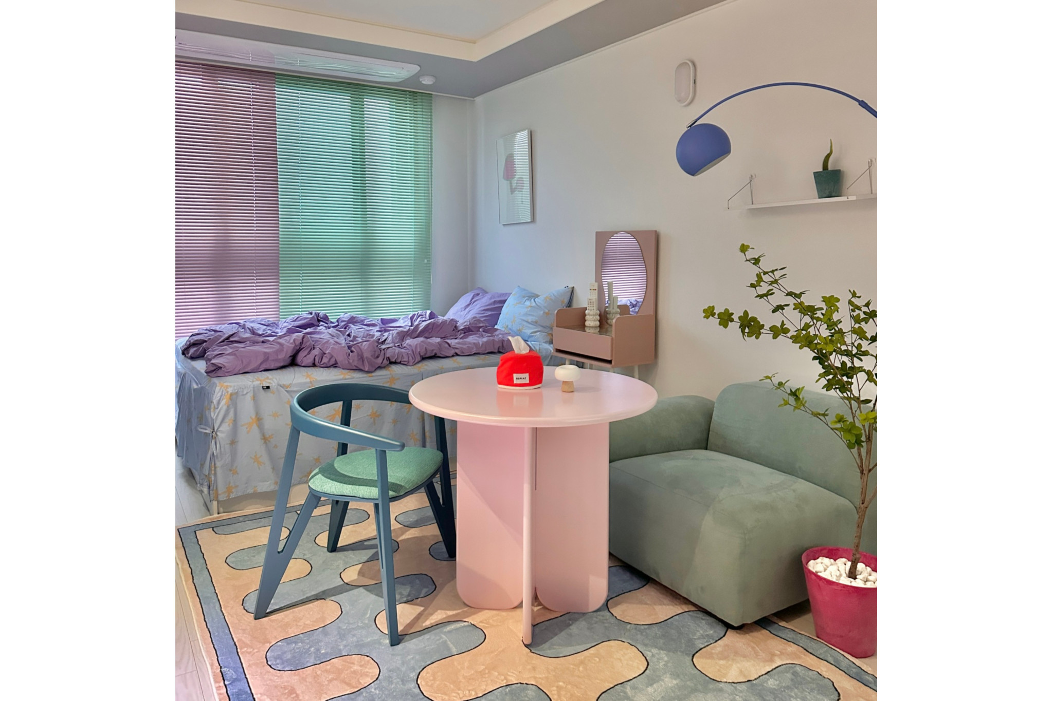 room detail thumbnail 1