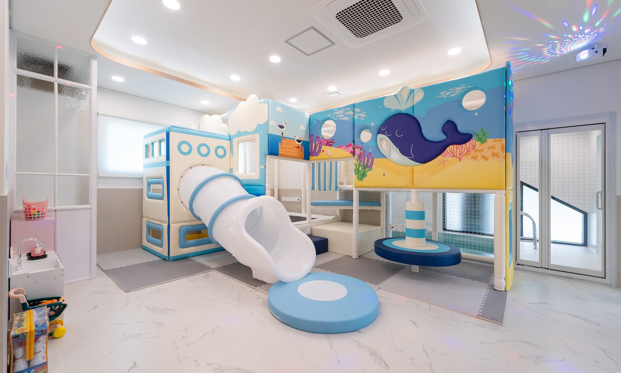 꼬모 C106 (투룸,거실1,욕실2)