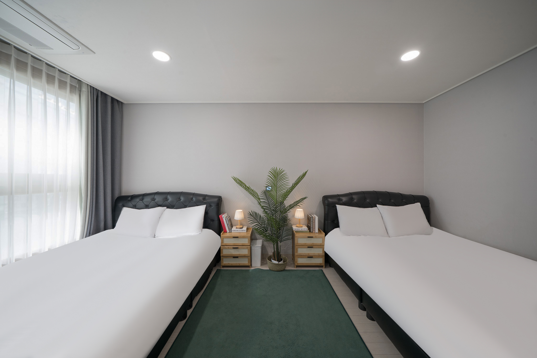 반짝특가 - 트윈 베드룸(가족 또는 친구 여행객들을 위한 퀸 싸이즈 메모리폼 메트리스 2개 베드룸)