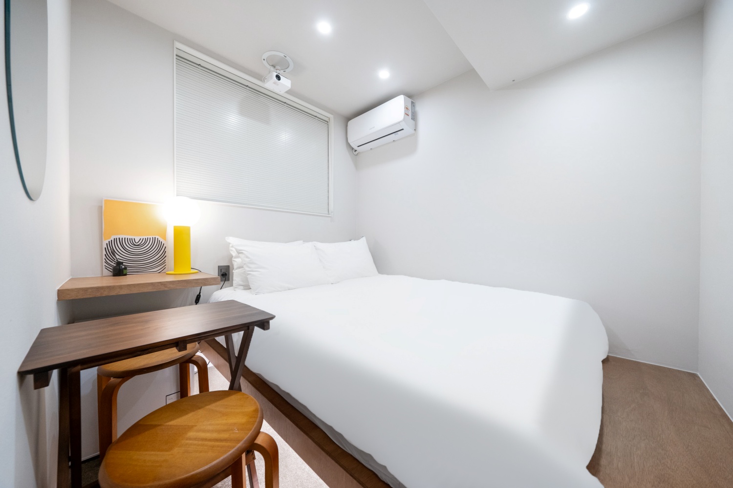 room detail thumbnail 0