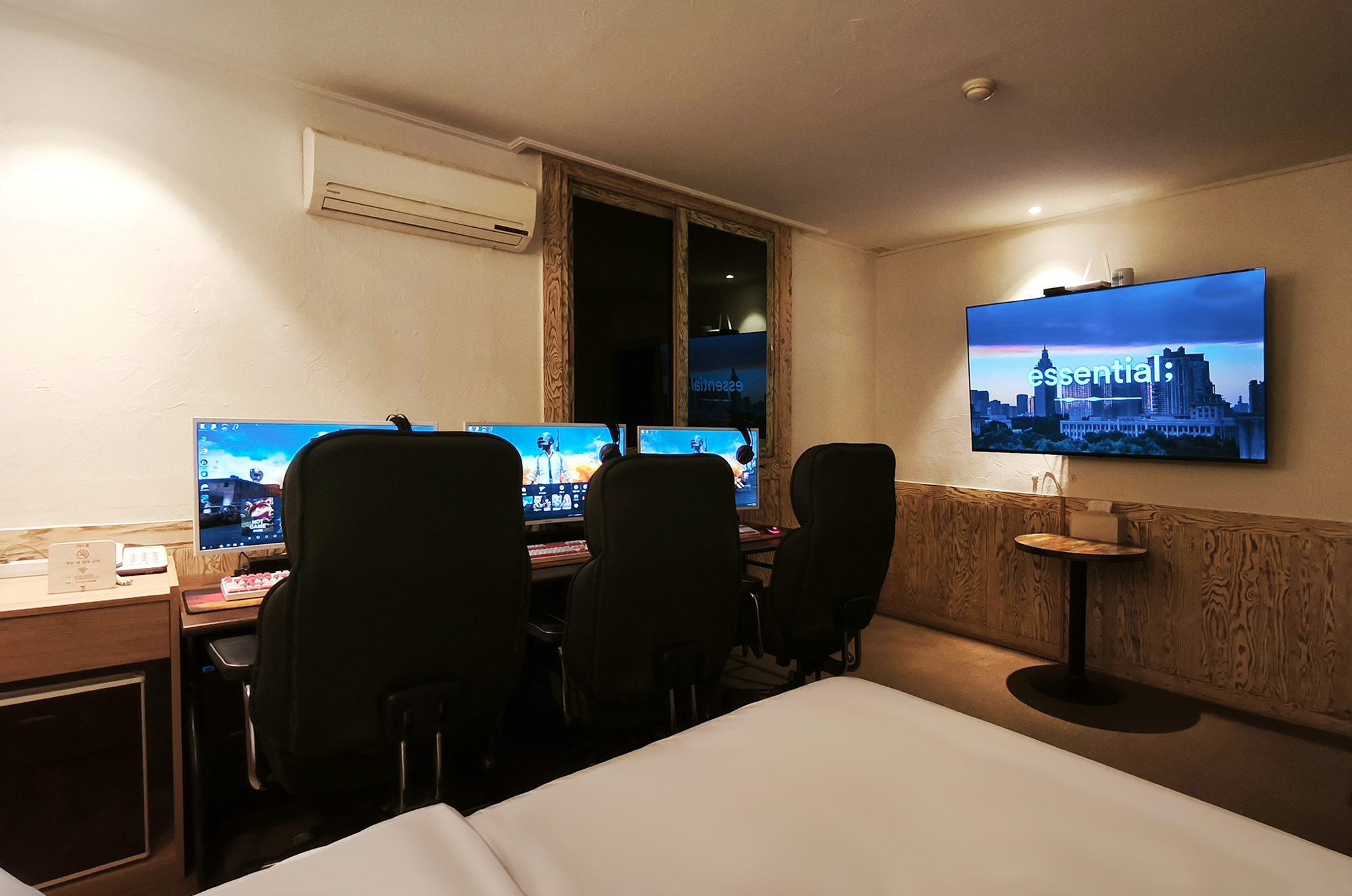 room detail thumbnail 1