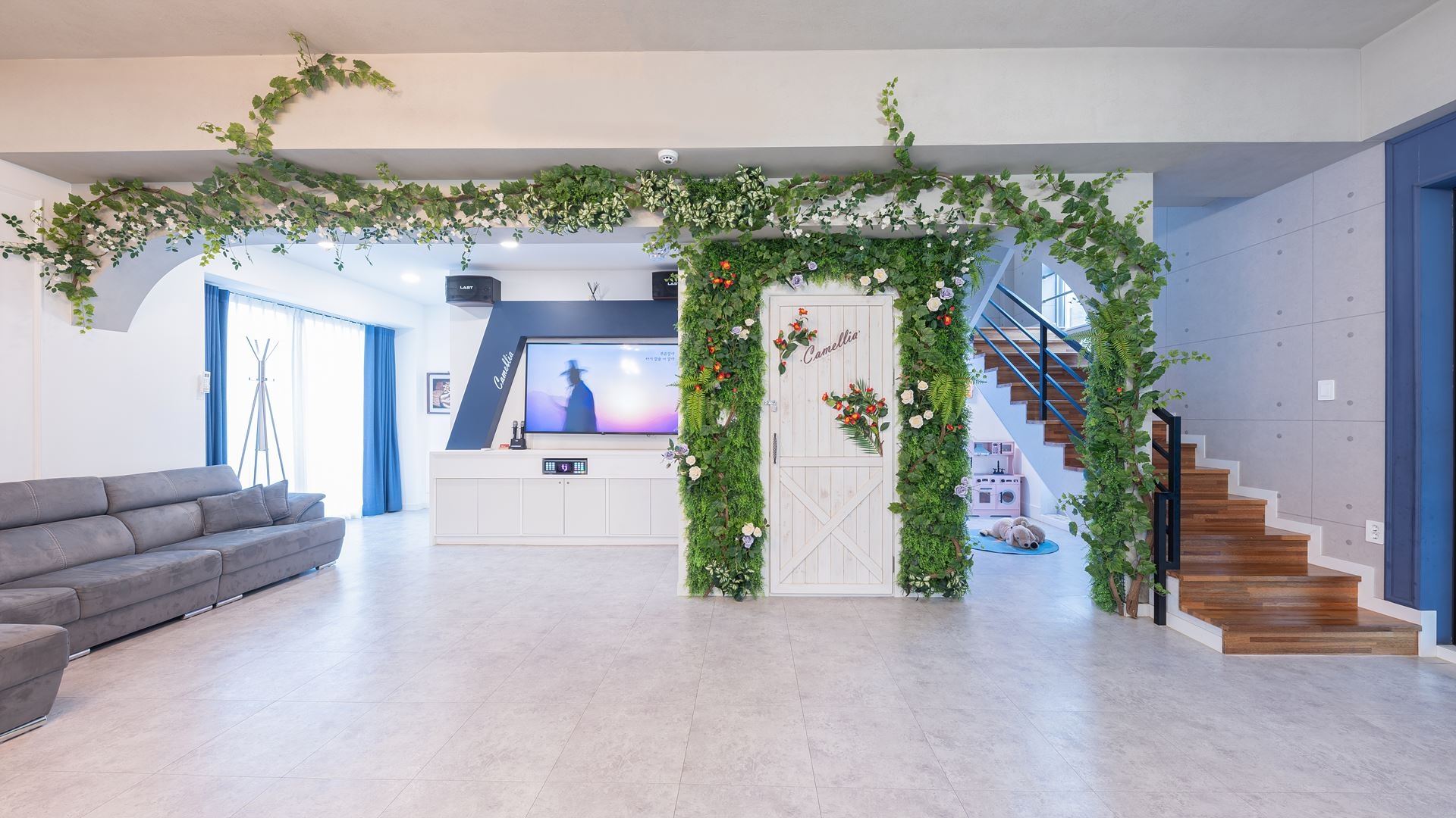 room detail thumbnail 2