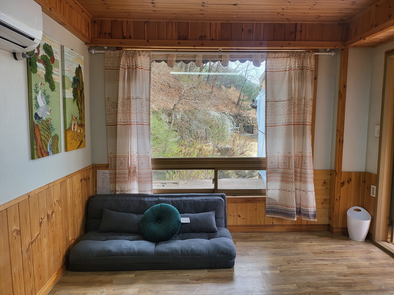 room detail thumbnail 0
