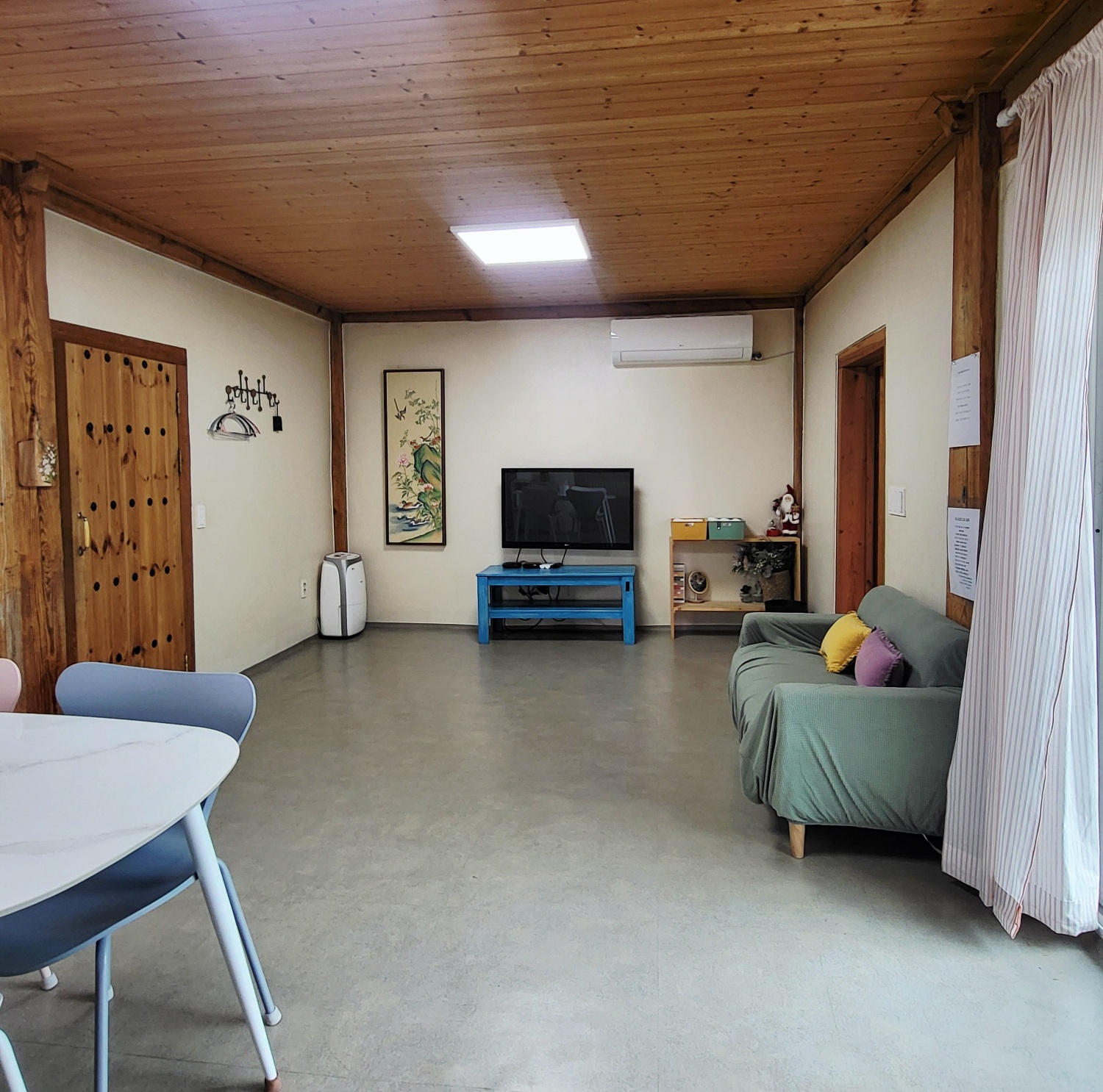 room detail thumbnail 0