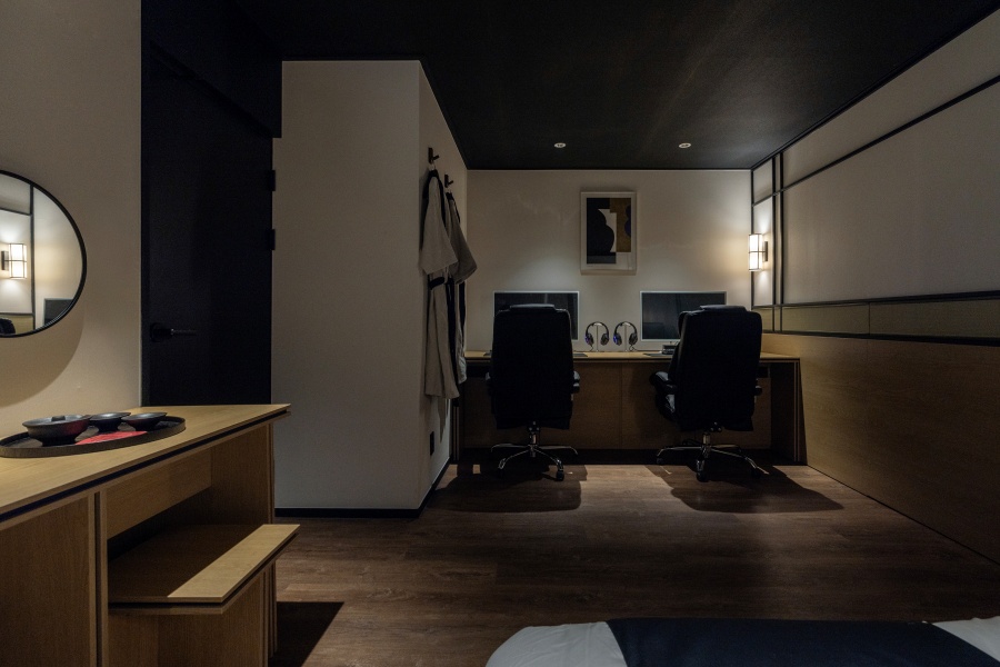 room detail thumbnail 1